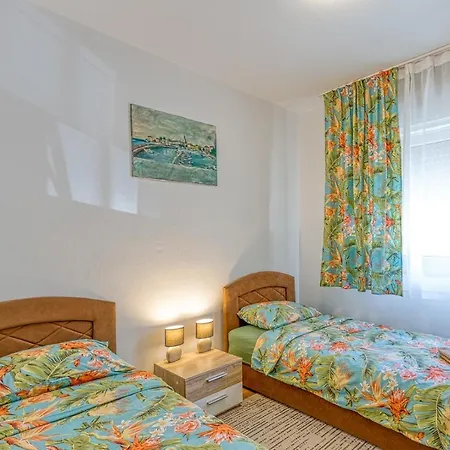 Apartment Gaby With Balcony Poreč Kültér fotó